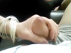 Дамочка в ретро видео совершила любительскую мастурбацию члена парня