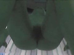 Скрытая камера в солярии снимает любительское видео с промежностью блондинки