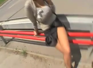 Уличная шалава с большими сиськами в видео от первого лица трахается с пикапером