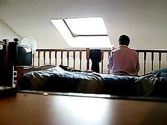 Подглядывание по скрытой камере за раздевающейся зрелой домохозяйкой
