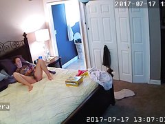 Домашняя мастурбация зрелой развратницы перед скрытой камерой