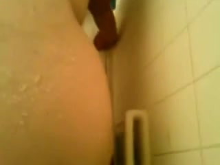 Любительское видео с минетом от толстой латинки, отдавшейся поклоннику в ванной после страстного отсоса