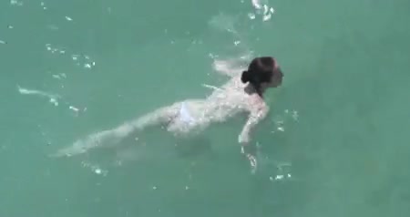 За любительским сексом пары на пляже подглядывает доброжелатель с камерой